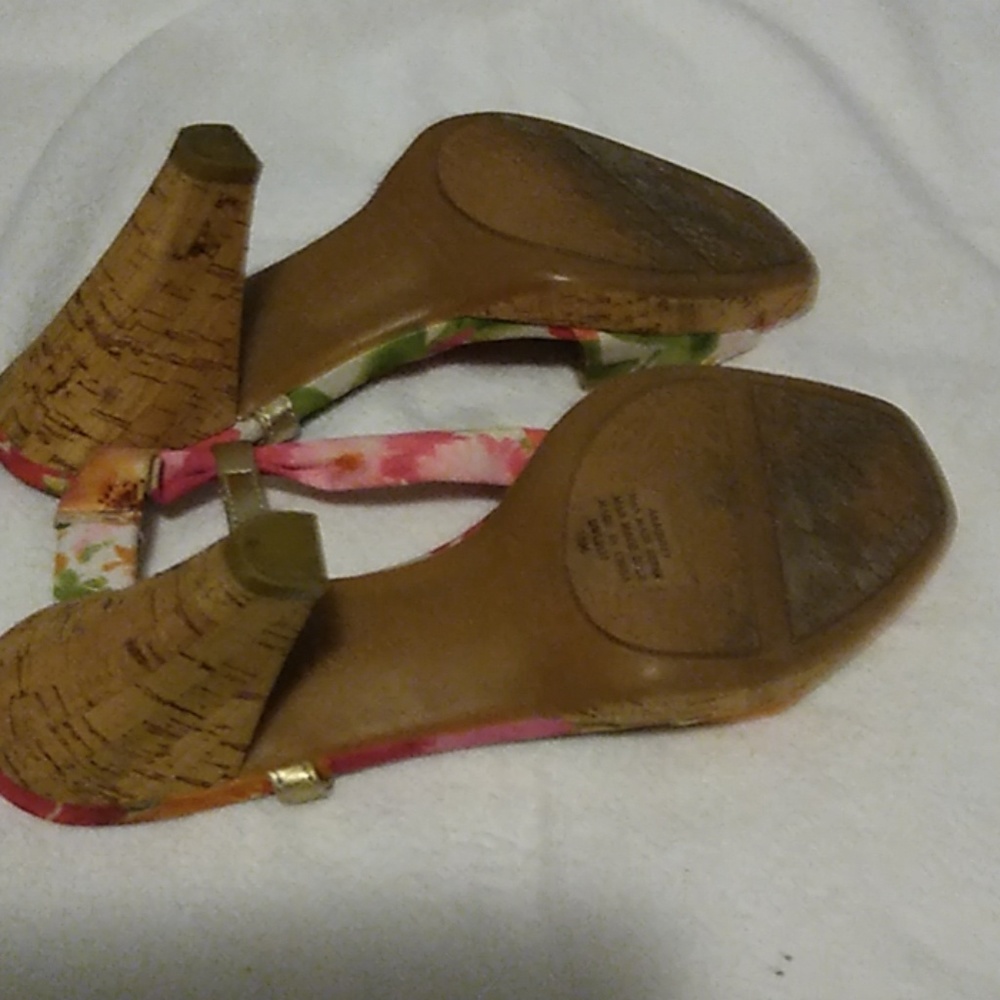 Shoes - Picture 2 of 4